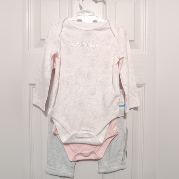3pc Calvin Klein baby pink short & long sleeve bodysuitwith grey pants Size:3/6M - Picture 5 of 15